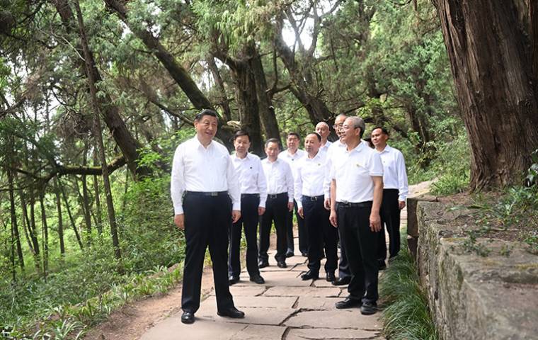 習(xí)近平在四川考察時強調(diào)?推動新時代治蜀興川再上新臺階?奮力譜寫中國式現(xiàn)代化四川新篇章 返京途中在陜西漢中考察
